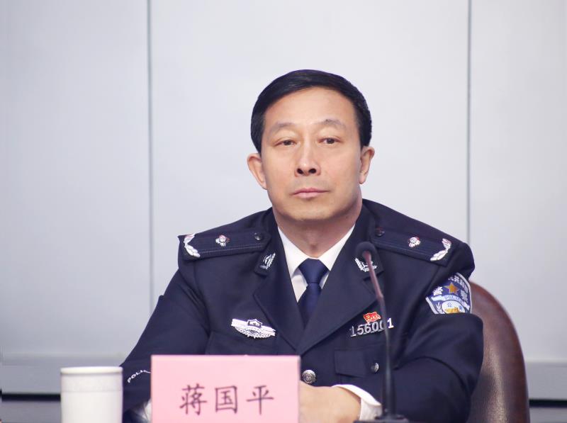 曾任内蒙古大兴安岭森林公安局局长.