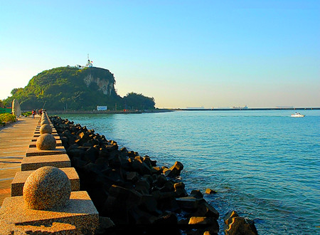  p>西子湾风景区,位于台湾省 a target="_blank" href="/item/高雄市