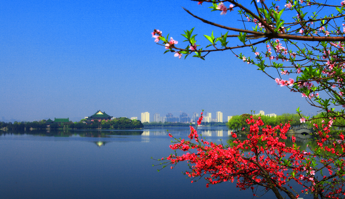  p>南昌象湖是一个风景如画的旅游景区,位于江西省南昌市西郊. /p>