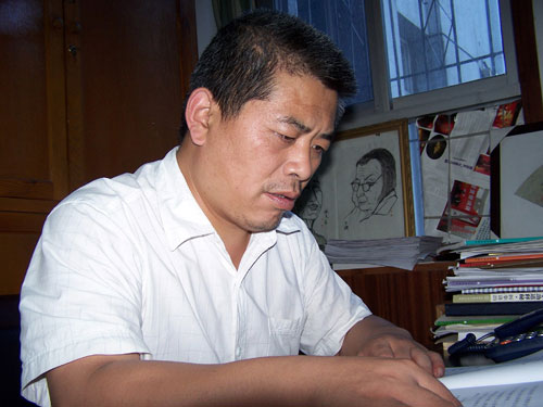 1946年1月生,湖北枝江人,中共党员,大专文化,原中共荆州市委书记