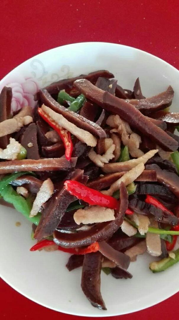 lemmaid="7907397">猪里脊肉 /a>为主要材料做成的菜品,属于家常菜