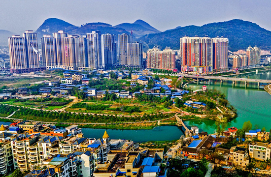 2011年11月,国务院批复同意撤销铜仁地区设立地级铜仁市,设立万山区