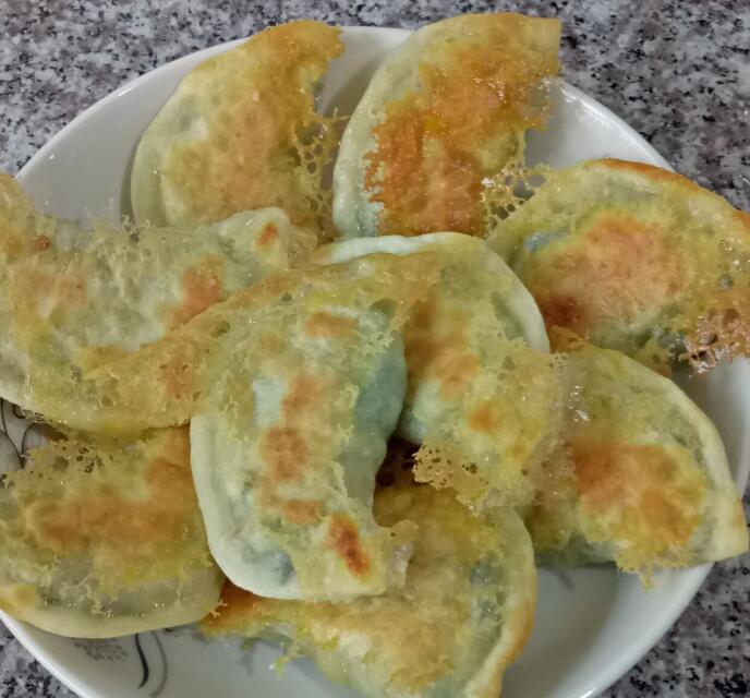 p>韭菜冰花煎饺是以面粉,猪肉等为主要食材制作的美食/p>