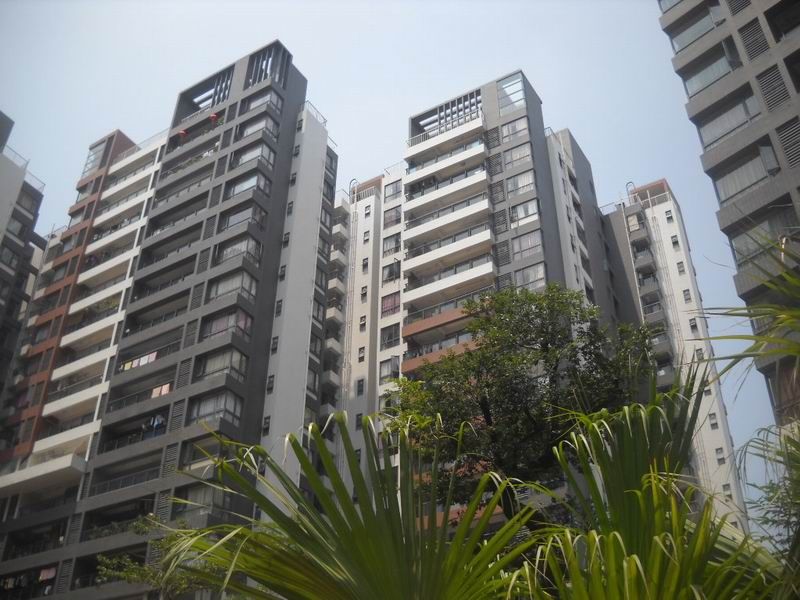 5,是广州市区少有的低密度,高绿化的超大规模住宅小区,小区总