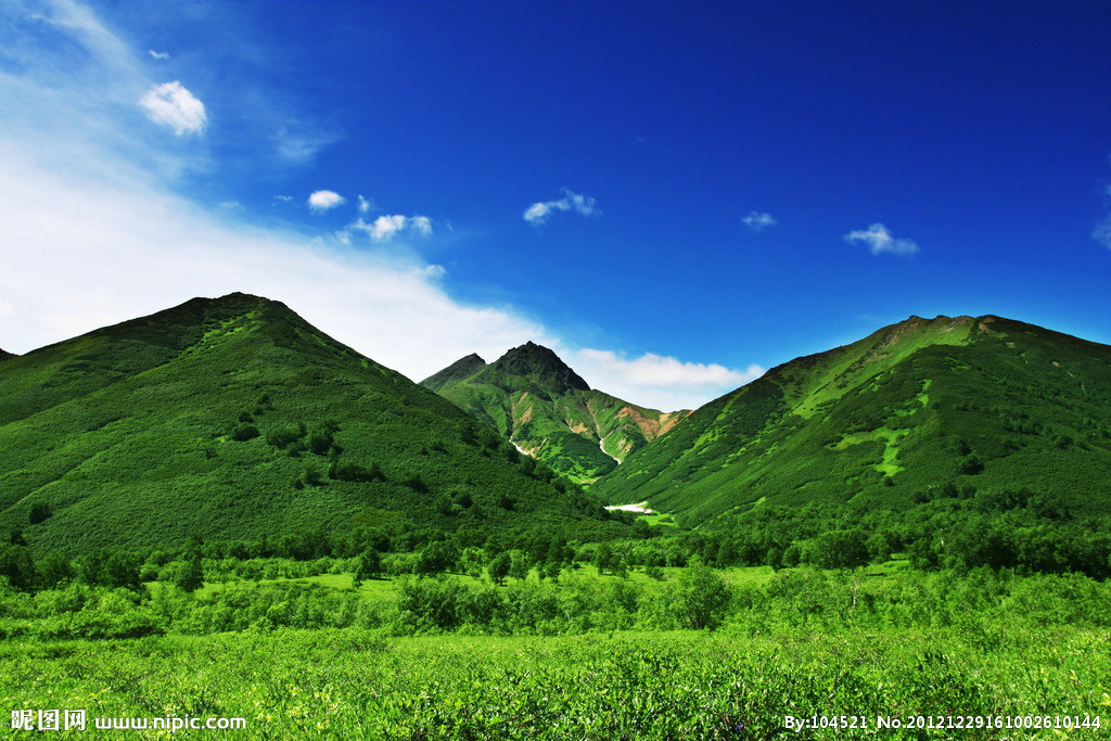 p>山脉(mountain)是指沿一定方向延伸,包括若干条山岭和山谷组成的山