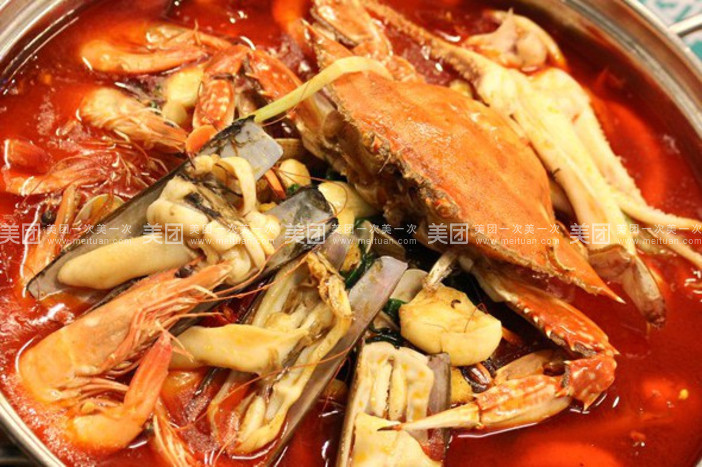  p>香辣海鲜锅味道鲜香麻辣俱全,通常是饭桌上最抢手的一道大菜.