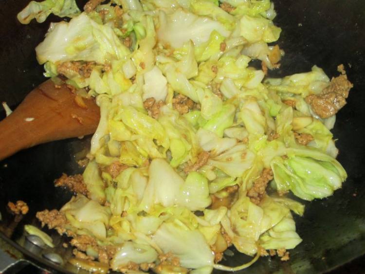 碎肉圆白菜