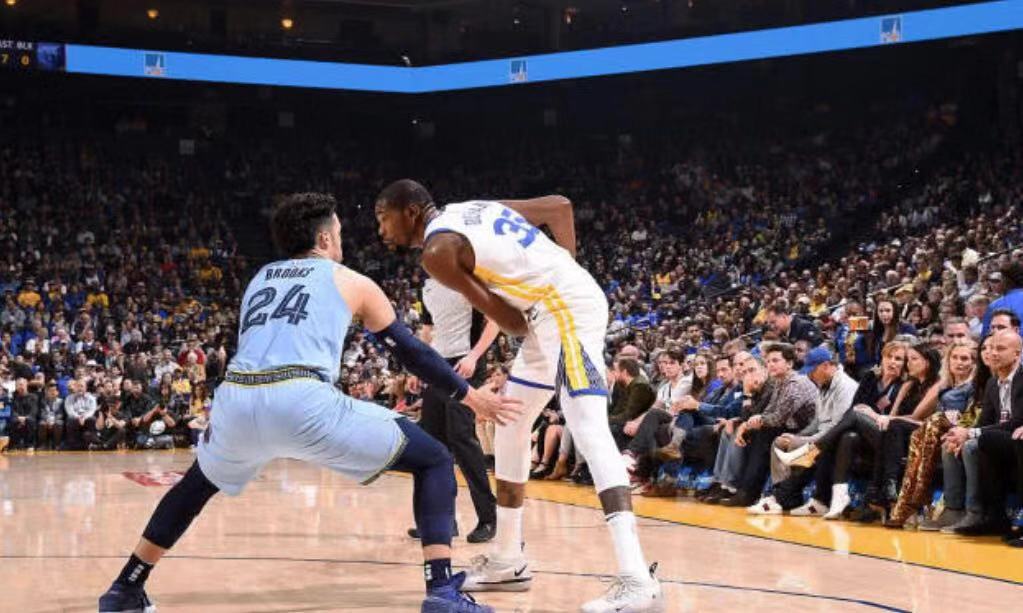  p>凯文·杜兰特(kevin durant),1988年9月29日出生于美国 a target="