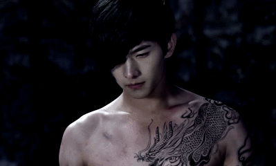 而本名作为杨洋版张起灵的特定称呼,在诞生之初仅作吐槽之用,但随着