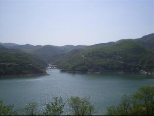 省陕县涧里水库位于陕县西张村镇南部地处黄河一级支流青龙涧河上游