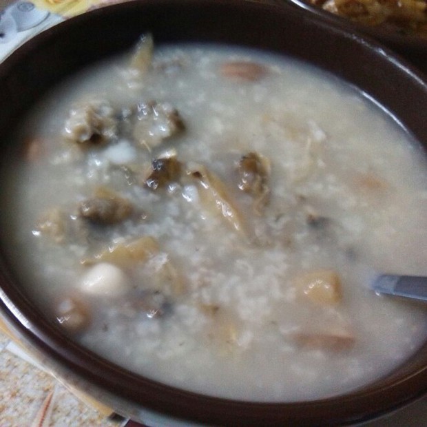 盐等为调料制作而成的粥品,属于家常菜粥
