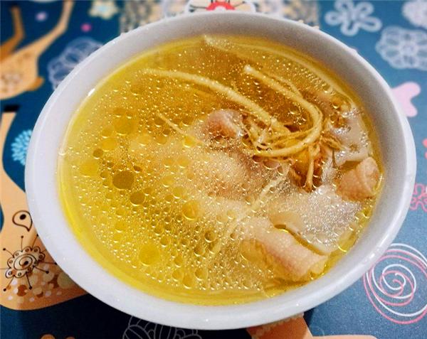 香菇参须炖鸡翅