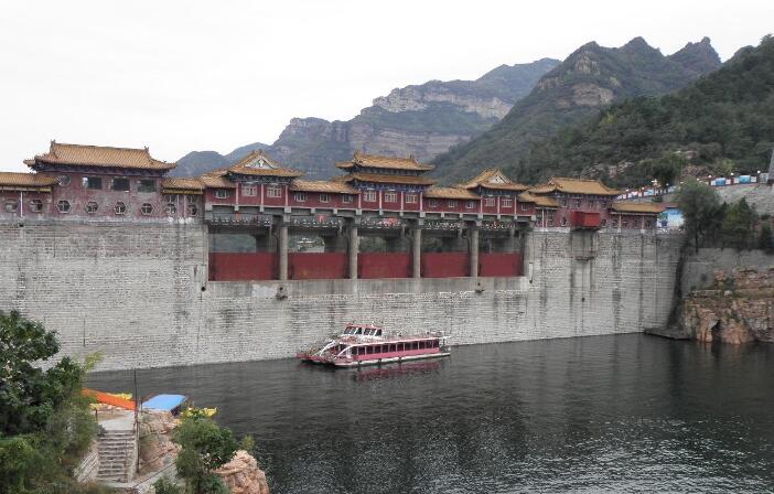 京娘湖旅游区位于武安市西北部,因宋太祖赵匡胤