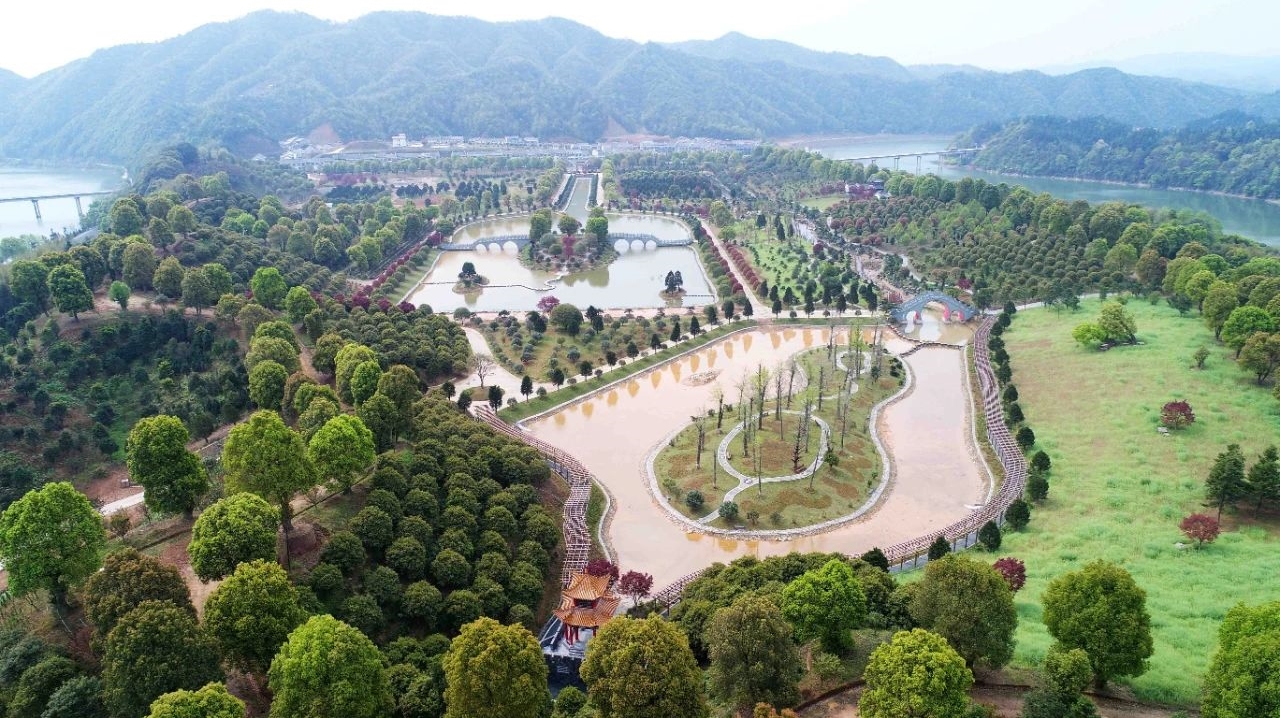 p></p></a>盘石洲,位于湖南省岳阳市平江县西部.