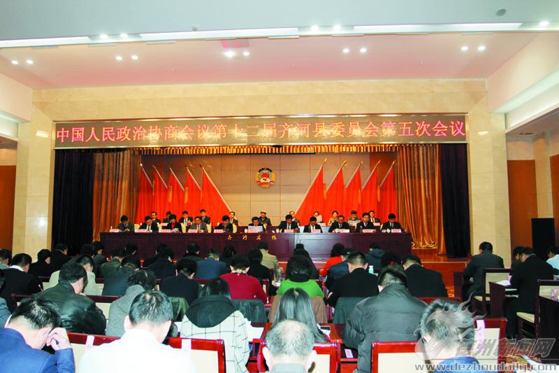 应邀出席会议并在主席台就座的有:县政协老领导米兆华,县领导李方庆