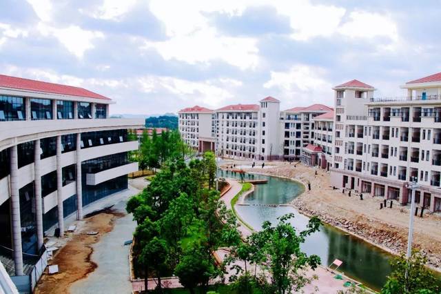 p>贵州电子科技职业学院(guizhou electronic technology college)