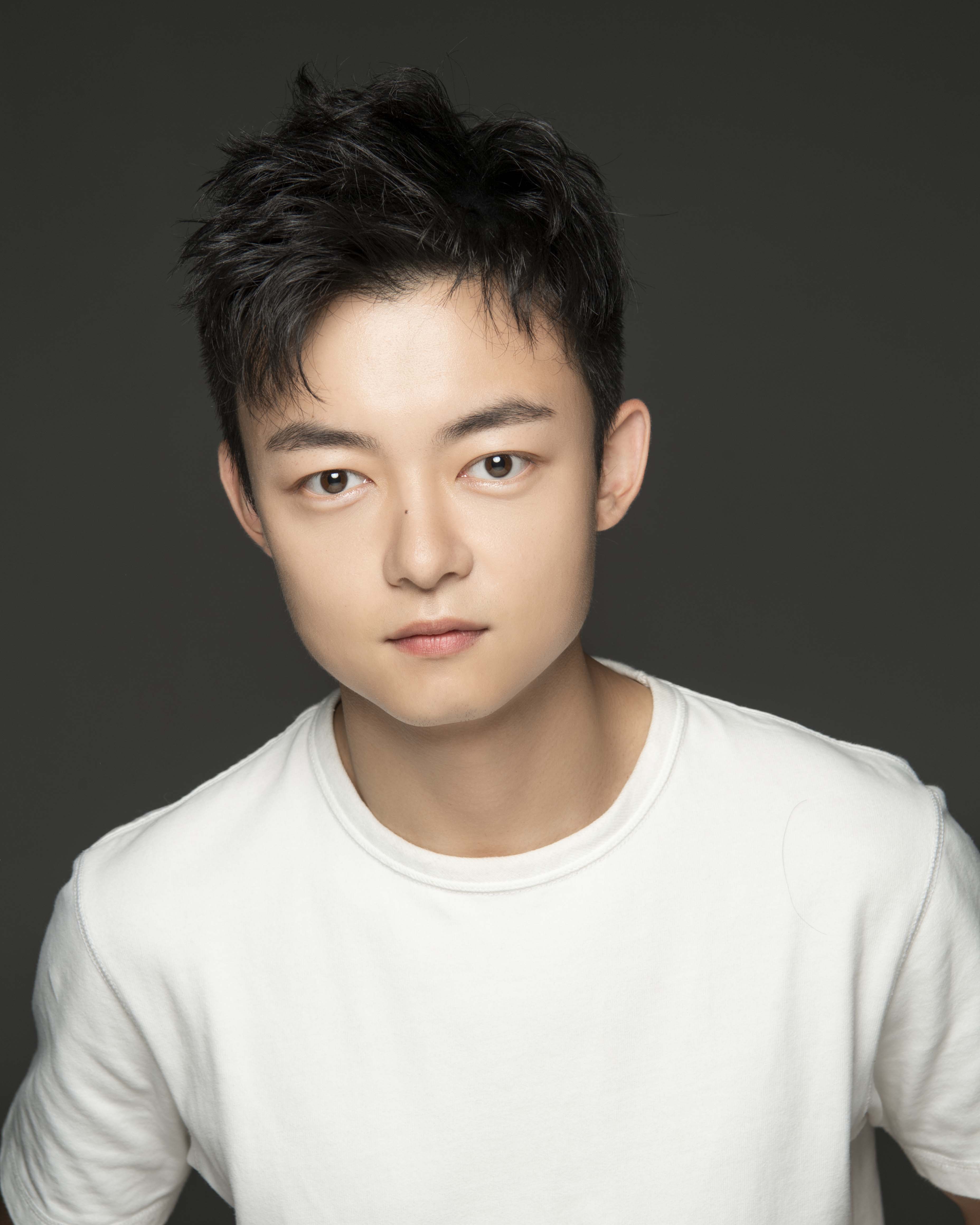 万国鹏 全网资源