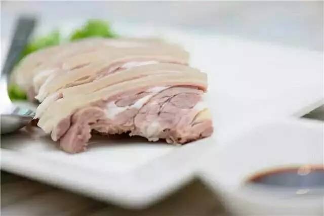 data-ctrid"sb9auavk0bnn>温汤羊肉,又称白切羊肉或干焖羊肉/span>