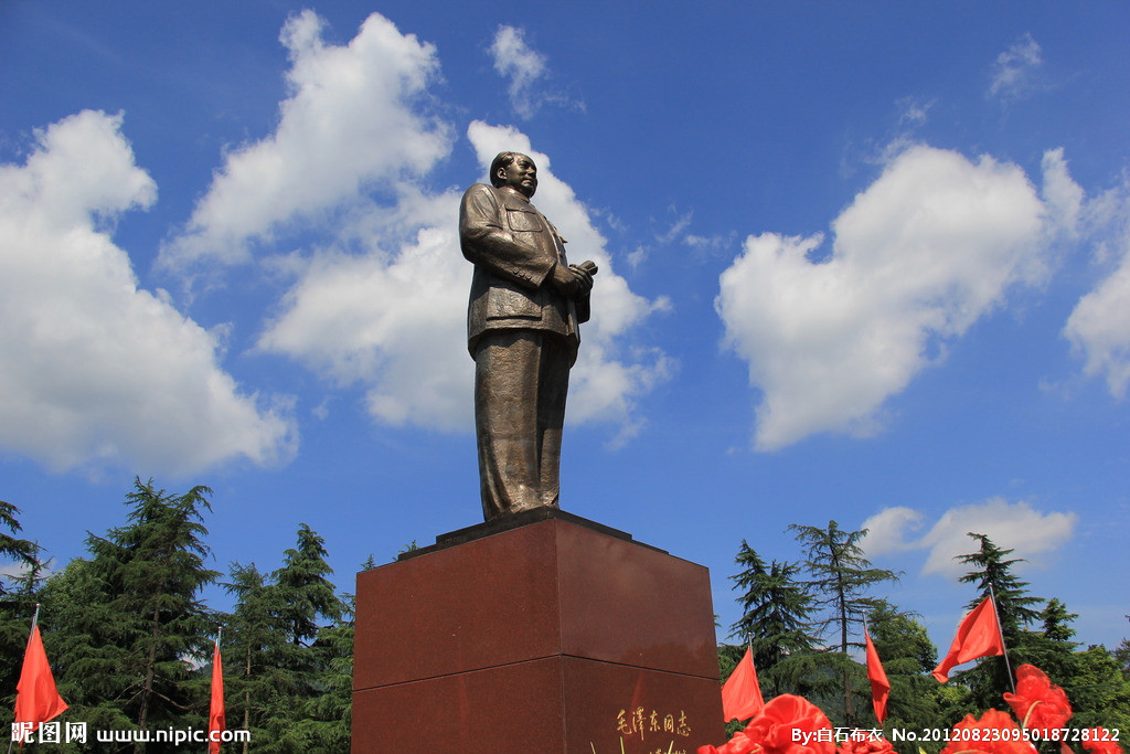  p>毛主席塑像,或称毛泽东塑像,是中国普遍兴建的以毛泽东全身像为