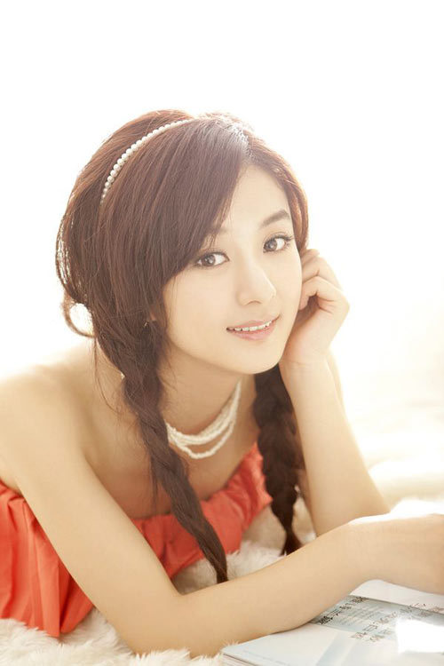 p></p></a>赵丽颖,1987年10月16日出生于河北省廊坊市,中国内地影视女演员.