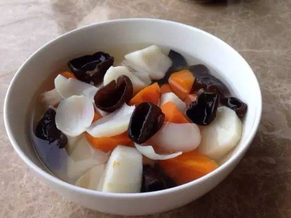 黑木耳淮山瘦肉汤