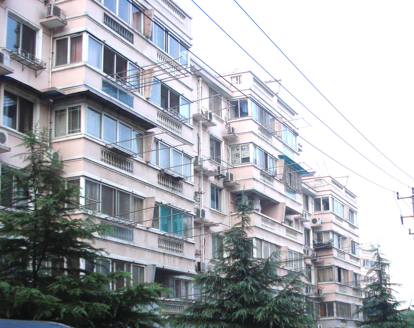  p>蔷薇七村(春申路1580弄),又叫薇馨家园,位于春申路,靠近春申路虹梅