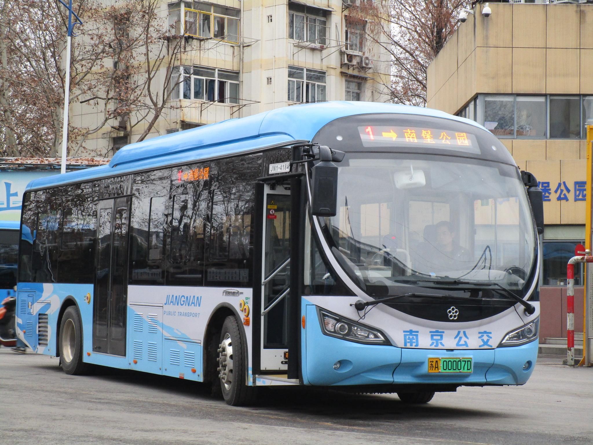 p>南京公交1路 i(nanjing bus line 1/i>运营于中国江苏省南京市