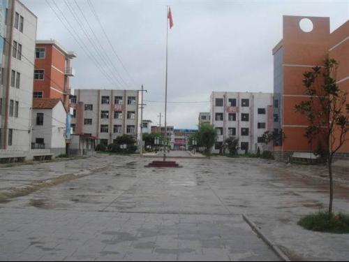  p>焦柳营小学,即第一高沈丘县一所小学,始建于1954年,位于沈丘县槐店