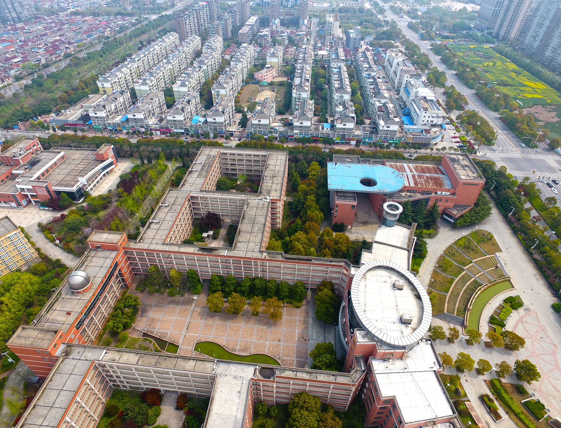  p>东台市第一中学坐落于钟灵毓秀,人文深厚的江苏省 a target="