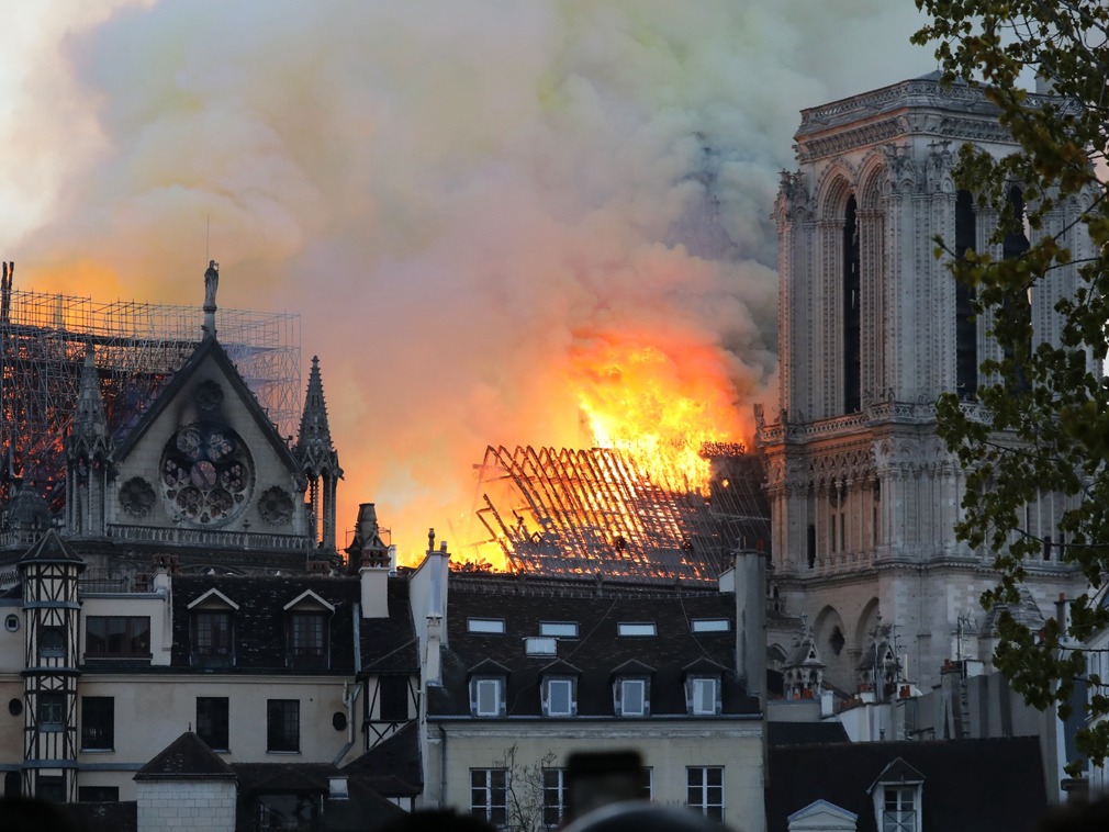 巴黎圣母院失火 全网资源