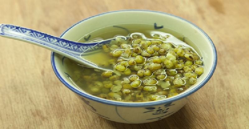  p>一款主要以绿豆黄豆为食材有清热解毒,消肿定痛功效的食疗汤.