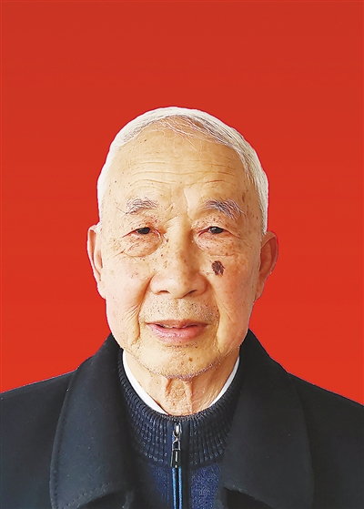 p>施德华,男,汉族,1944年1月生,中共党员,上海
