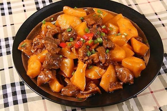 香辣土豆炖牛肉
