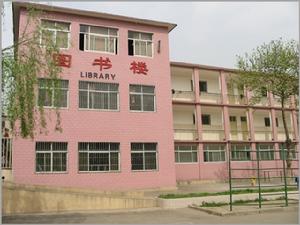 p></p></a>平顶山市实验高级中学(新校区)坐落在平顶山市区建设路与凌云路口