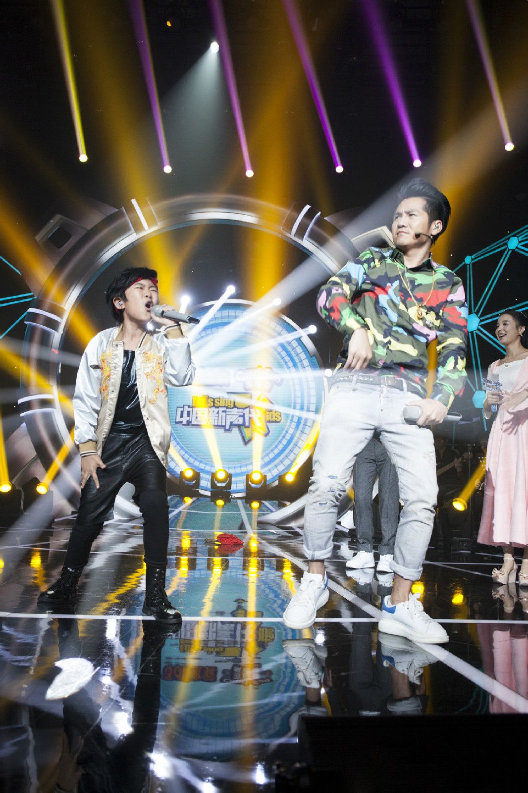 中国新声代第三季/a>学员"节奏小子"谢昊轩时尚潮流的苏格兰裙搭配