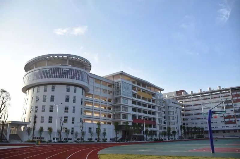 汕头市潮阳实验学校