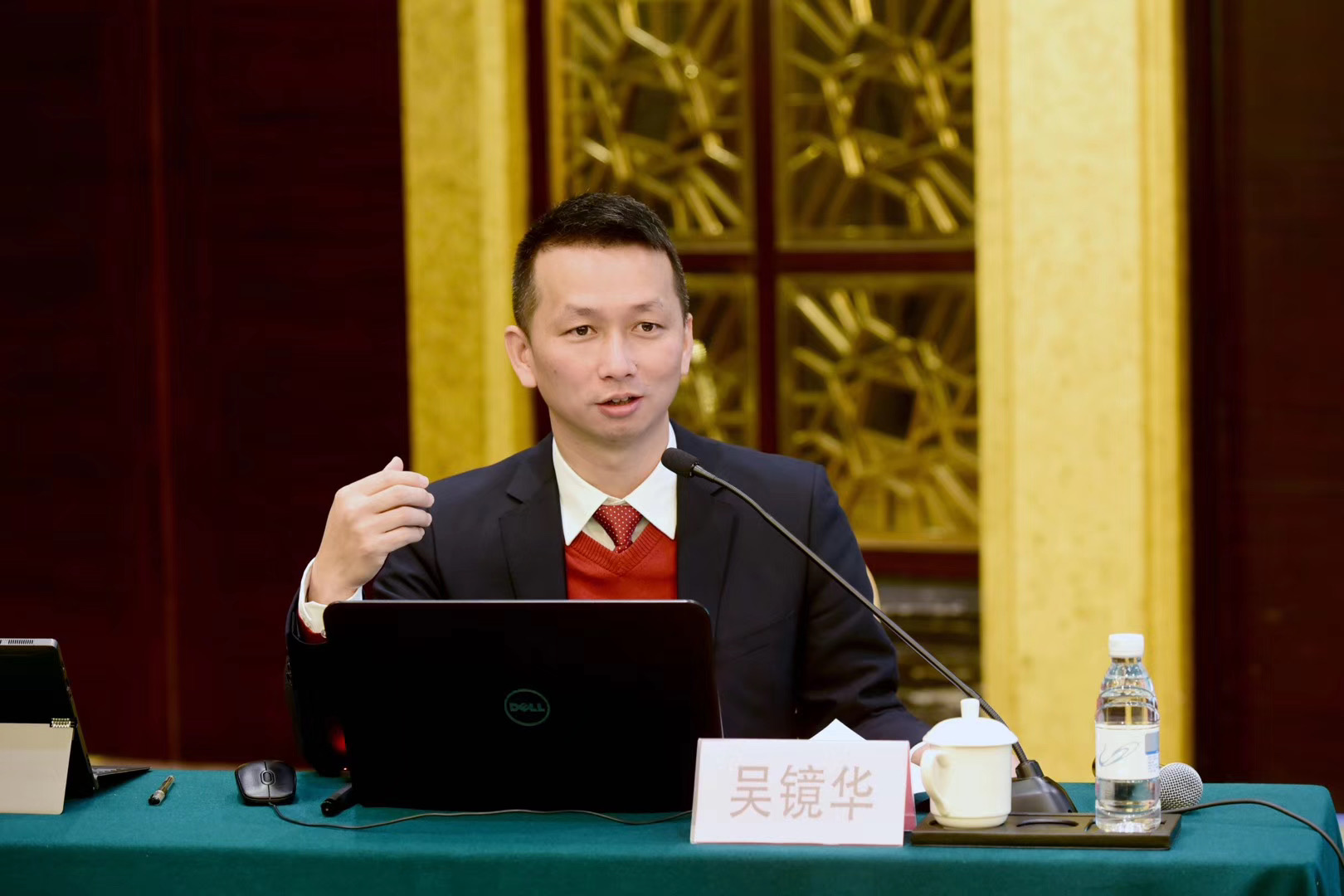 吴镜华