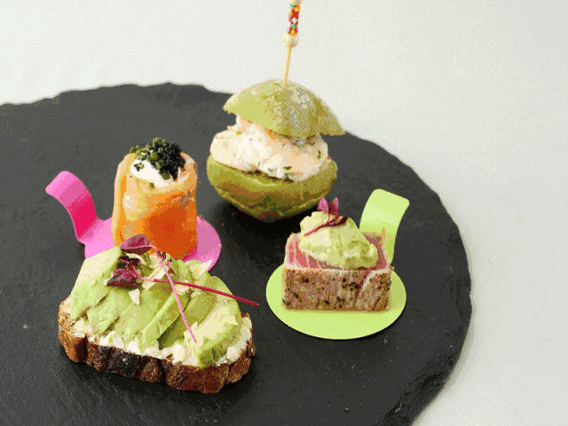  p></p></a>嫩煎金枪鱼配牛油果汁是一道美食,由金枪鱼肉,胡萝卜,牛油果等食材