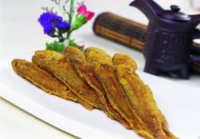 酥香干炸小黄鱼