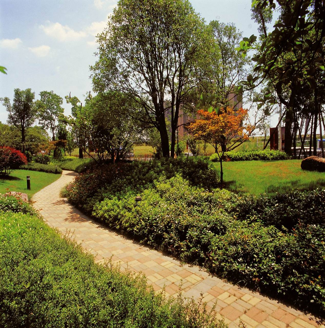 45,总建筑面积约32万,是尚东---高级居住区体量最大的高层住宅项目.