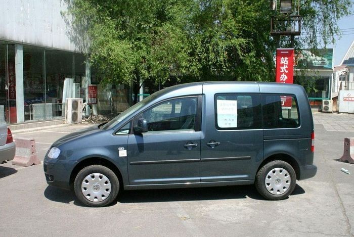  p>开迪(caddy)是在第5代高尔夫技术平台pq35上开发出的小型多功能车