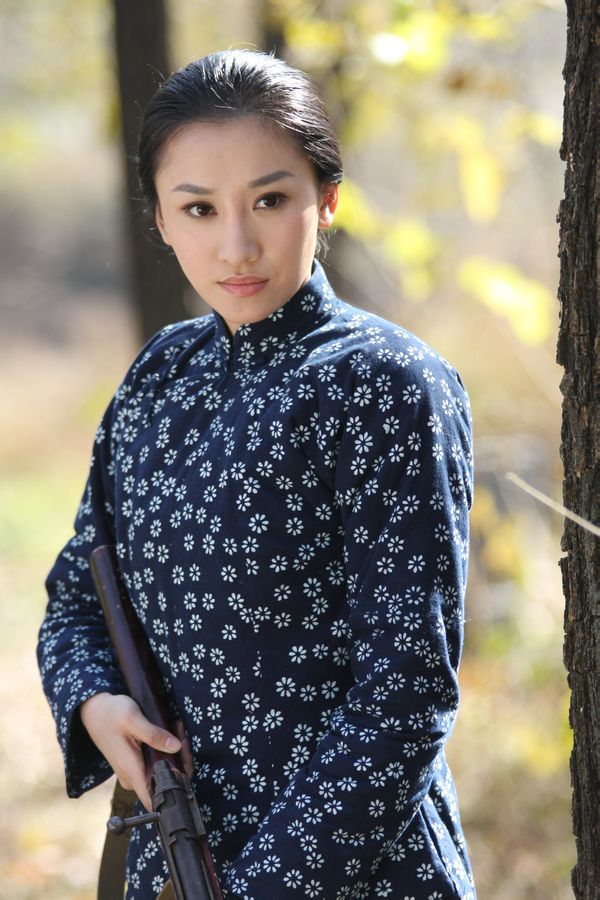 p>朱子岩,原名朱泠谛,1985年12月29日出生于贵州省贵阳市,中国内地女