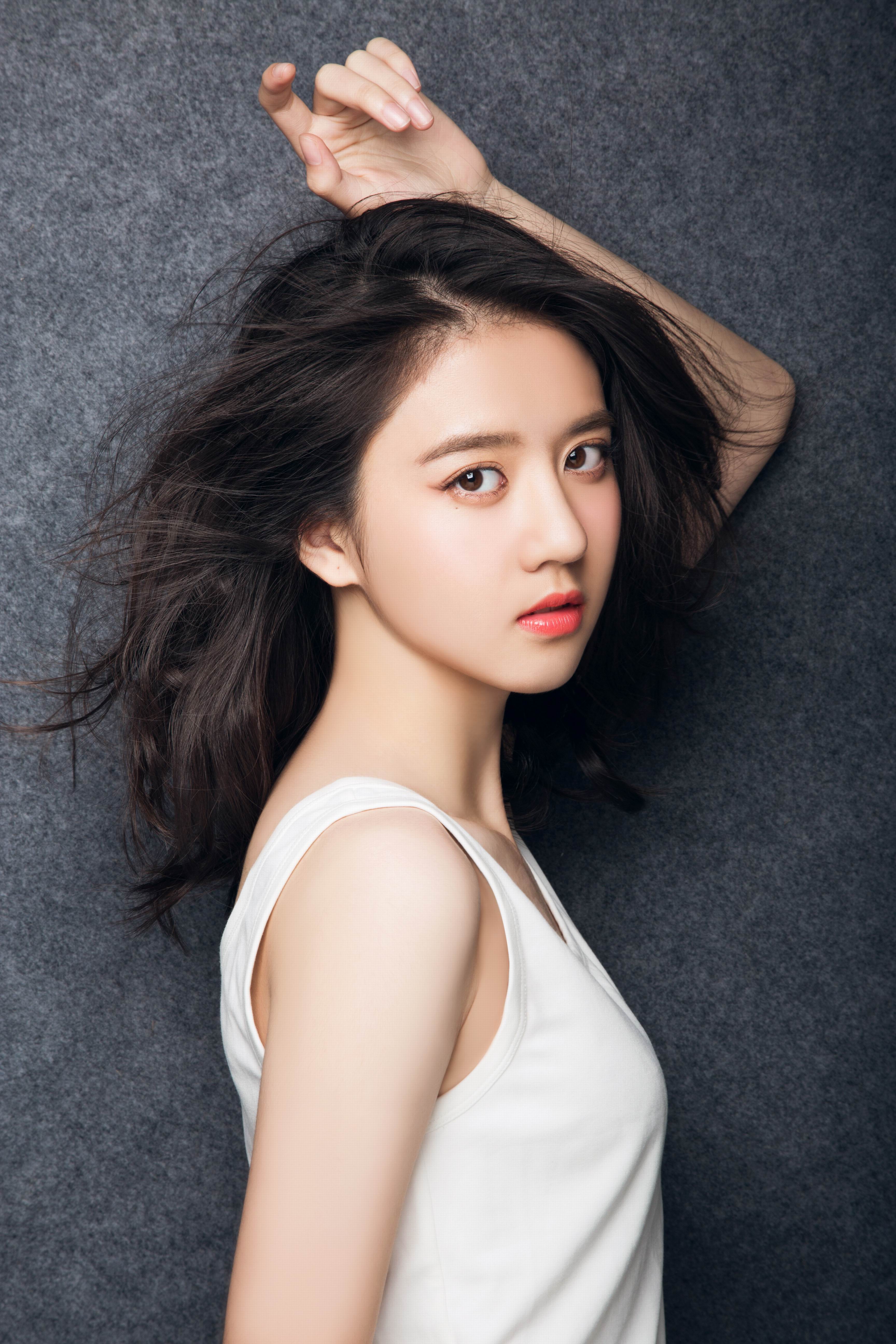  p>李凯馨,1999年10月12日出生于中国台湾,新加坡籍华裔影视女演员