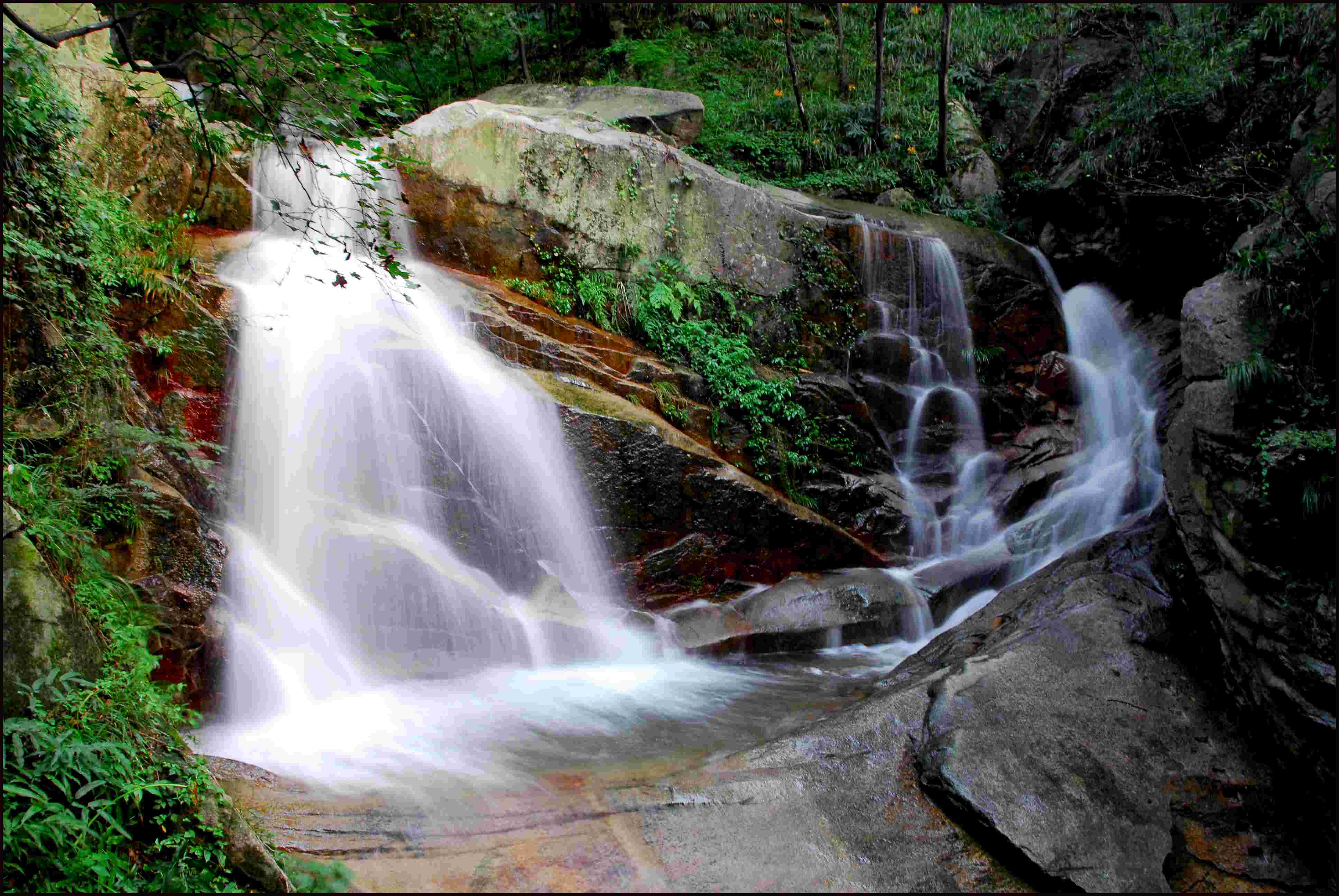  p>鸡公山,位于河南省 a target="_blank" href="/item/信阳市