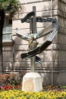 上海交通大学医学院校园内的圣约翰大学纪念雕塑