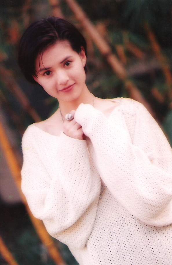  p>李若彤,原名李慧娴,1966年8月16日出生于中国香港,中国香港影视女