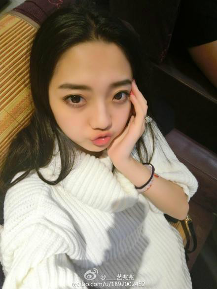  p>张兆艺,1994年12月17日出生于河北省邯郸市,中国内地女演员.