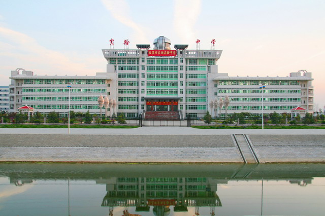  p>安徽省临泉田家炳实验中学创办于2000年,面对激烈的竞争压力,学校