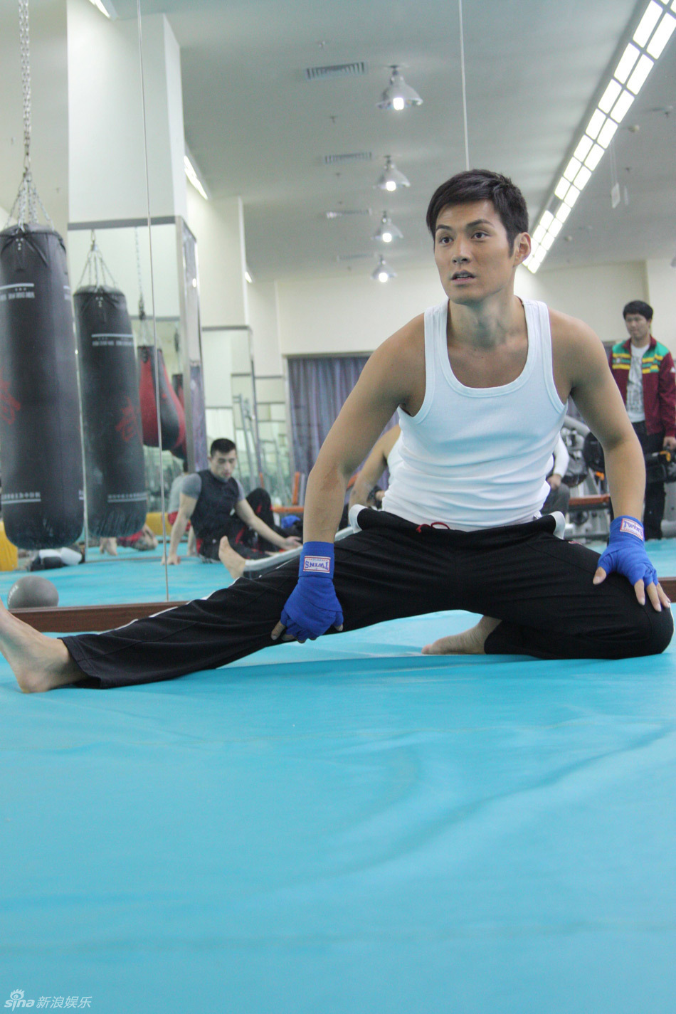  p>严宽(2014年正式改名 a>严屹宽 /a>),1979年1月24日出生于 a>上海 