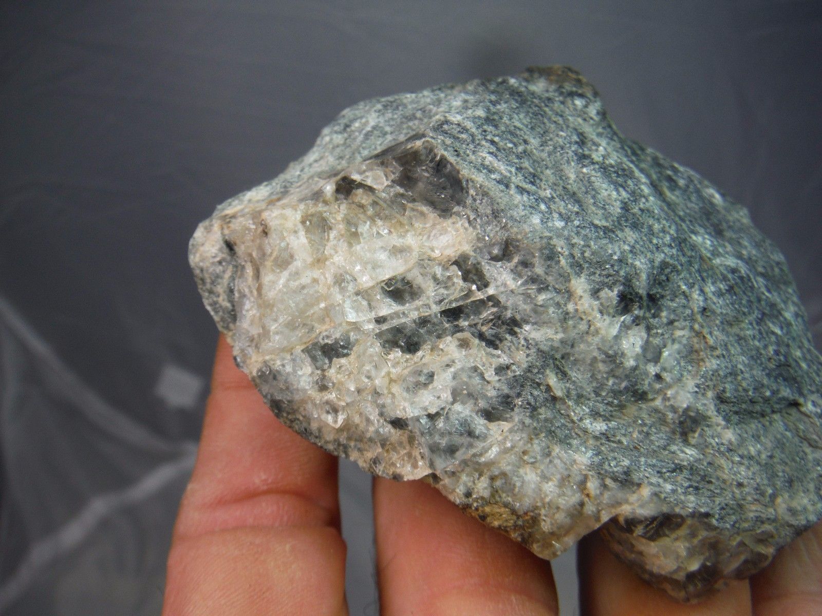  p>萤石(fluorite)又称 a href="#" data-lemmaid="8257464">氟石 /a>